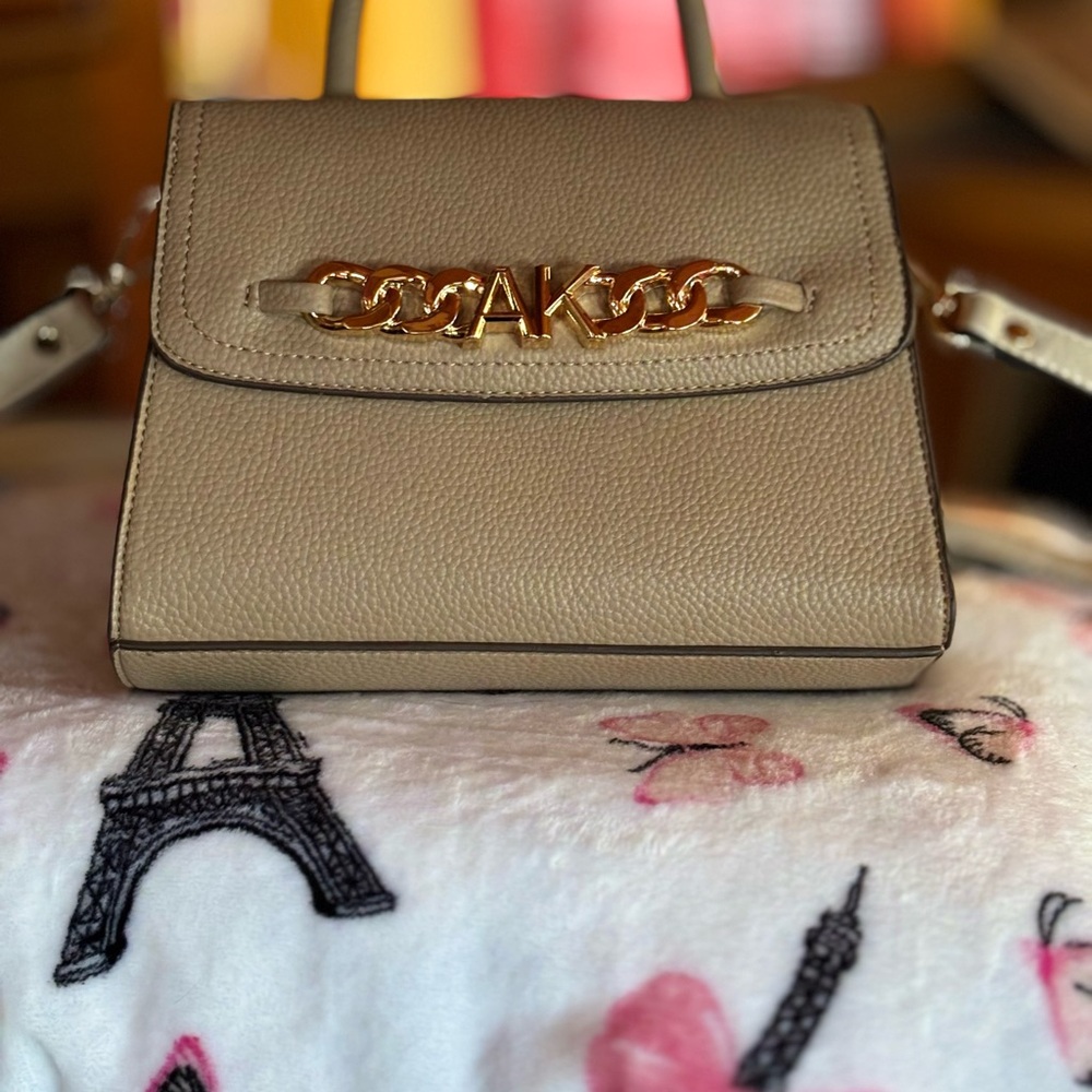 NWTS PERFECT CONDITION Anne Klein Beige Satchel with Gold Log